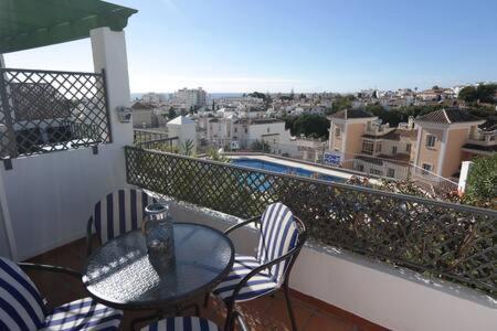 Amplio apartamento con piscina cerca de la playa Nerja Exterior foto
