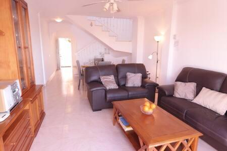 Amplio apartamento con piscina cerca de la playa Nerja Exterior foto