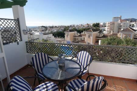 Amplio apartamento con piscina cerca de la playa Nerja Exterior foto